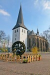 Der Brunnen vor der St. Petri Kirche wurde für Ostern festlich geschmückt