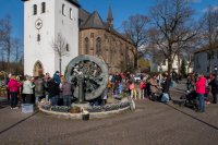 Frühlingszauber: Wie „die Sonnenburg“ den St. Petri-Brunnen verwandelte